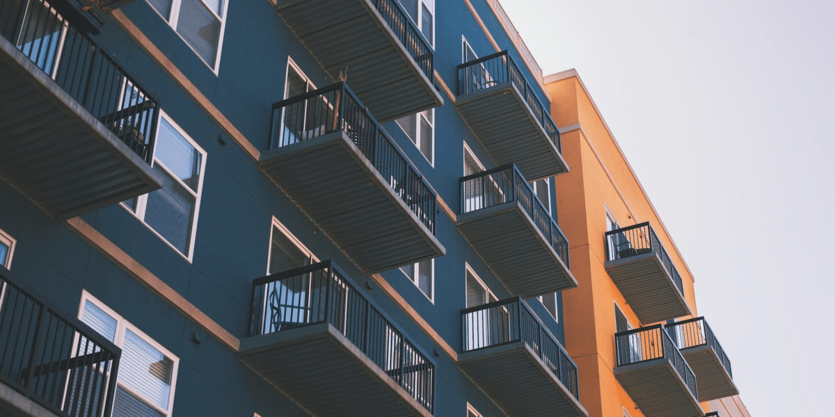 Exploring the Pros and Cons of Renting Out an Apartment for Extra Income