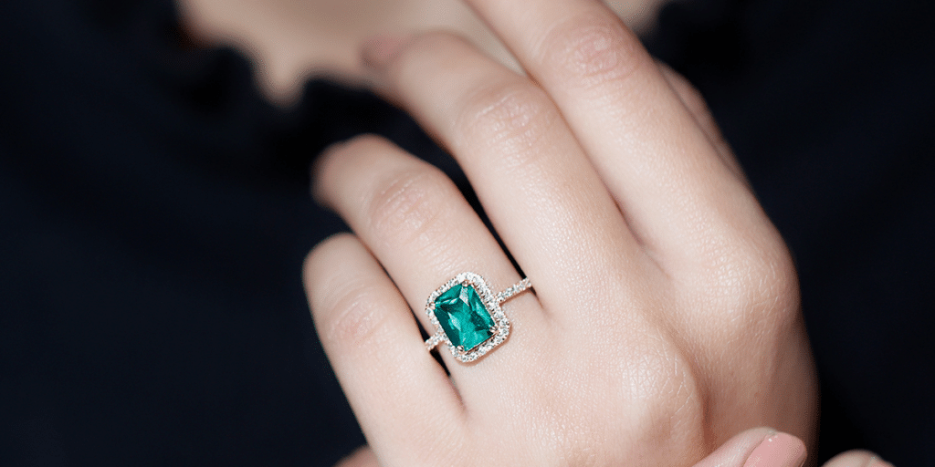 Rosec Jewels' Halo Engagement Rings Ignite Women's Dreams