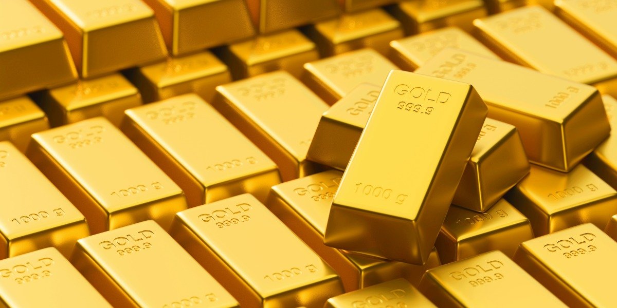 Gold Rises Alongside Equities as Investors Balance Hedging and Risk