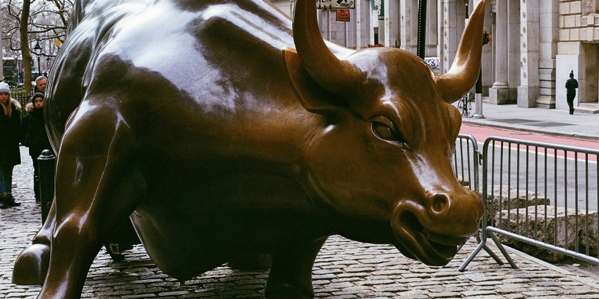 Equity Rally Deepens as Growth Outperforms and Rate Cuts Loom