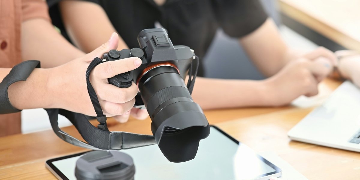 Sony a7V Review: The Flagship Speed & AI Autofocus in a Mid-Range Camera