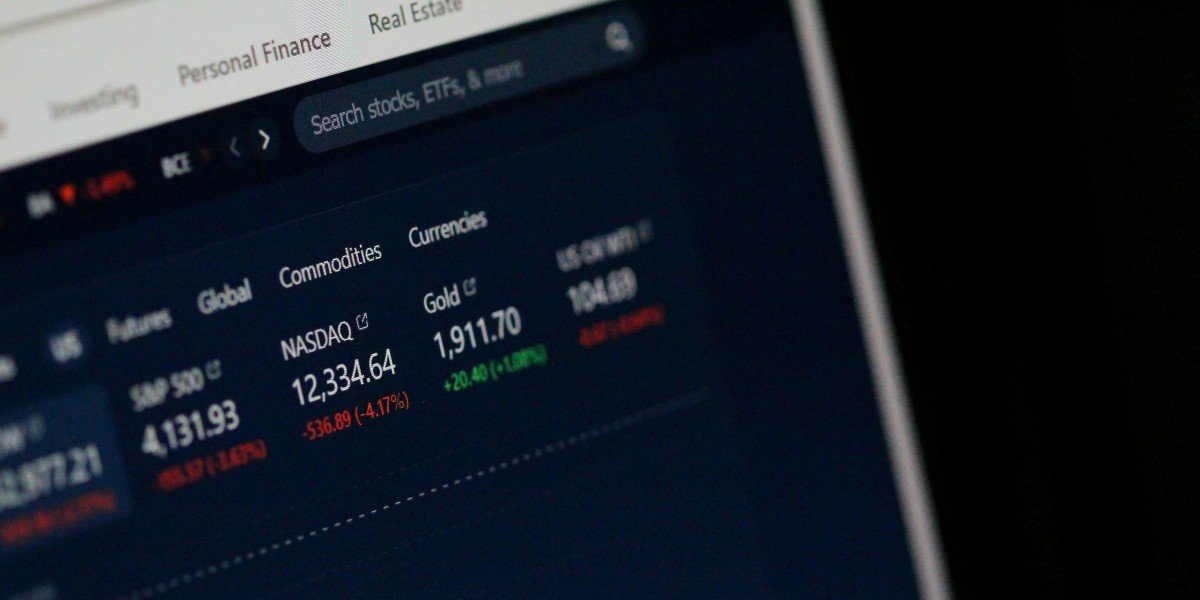 U.S. Equities & Earnings Flashpoint S&P 500 Rises to Records as Sector Divergence Sharpens