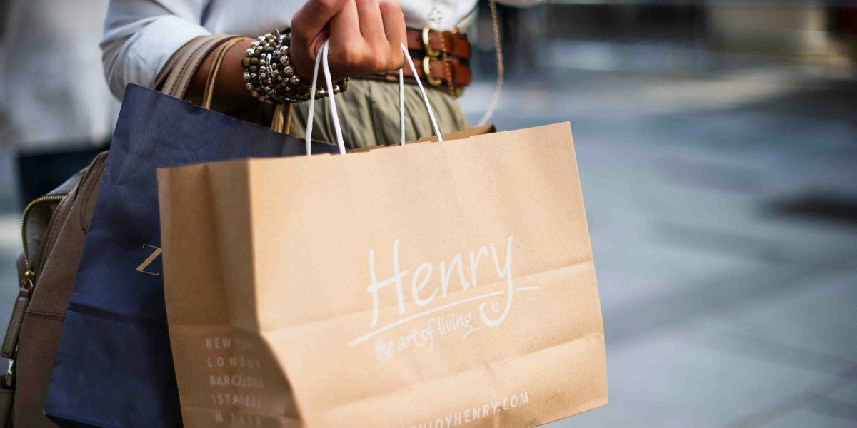U.S. Retail Sales Jump 0.9% as Consumer Strength Tests Fed