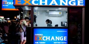 FX Traders Brace for Dollar Volatility as Kevin Warsh Ditches Fed Guidance