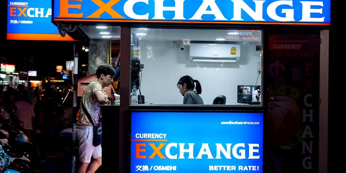 FX Traders Brace for Dollar Volatility as Kevin Warsh Ditches Fed Guidance