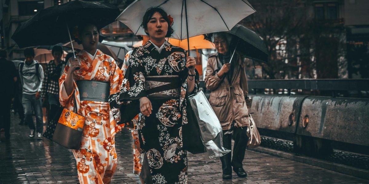 Bank of Japan Holds Rates, Yen Slides Past 150