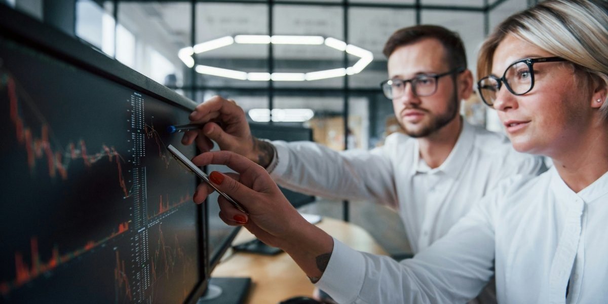 Evaluating Investment Risks in Light of Economic Indicators
