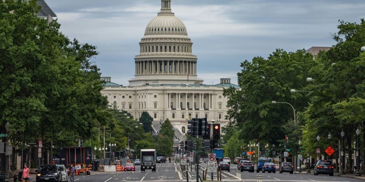 Fed Holds Rates at 3.75% to 4% as Two Officials Dissent in Favor of Another Hike