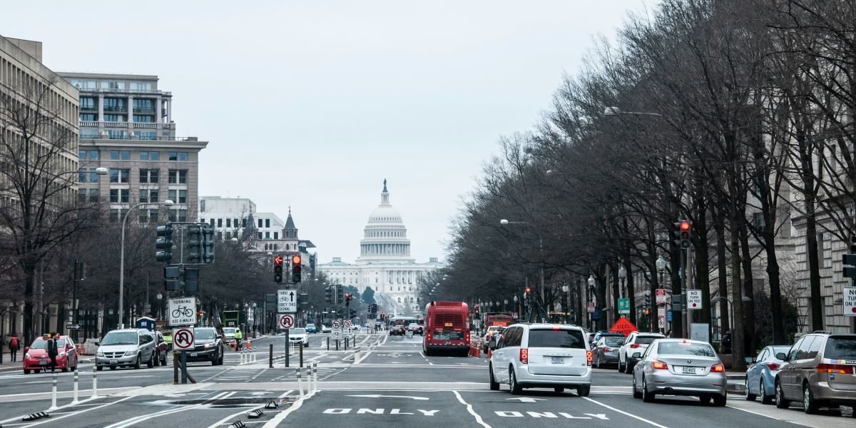 How the Federal Reserve Sets Interest Rates Explained