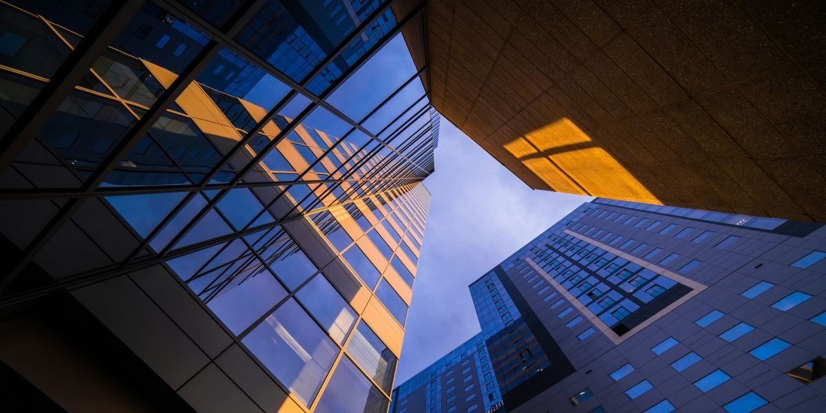 S&P 500 Hits Fresh Record at NYSE Despite Stalled Iran Talks