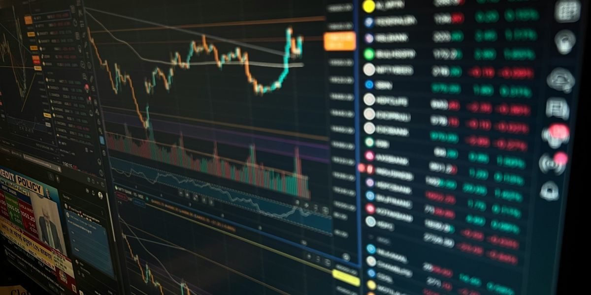 S&P 500 Rallies on Peace Talks — But Recession Probability Hits 48.6%, Moody's Warns