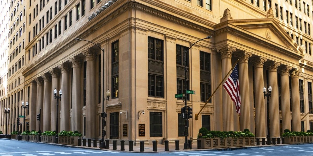 US Equities Extend Gains as Markets Brace for Mega-Cap Earnings and Fed Signals