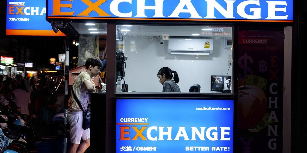 FX Traders Brace for Dollar Volatility as Kevin Warsh Ditches Fed Guidance