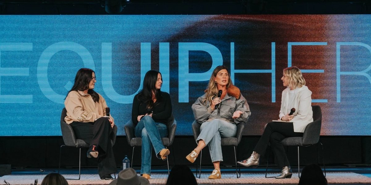 Financial Influencers vs Banks: Why Consumers Are Rethinking Trust